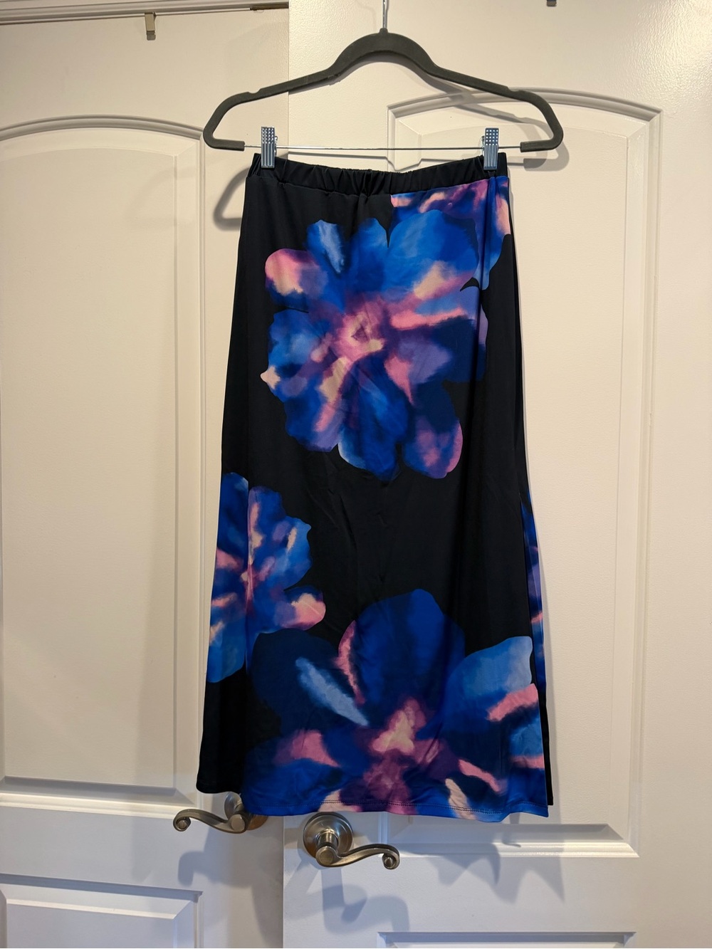 Ramy Brooke Kate Skirt - Black with Blue & Pink Bloom
Size Small